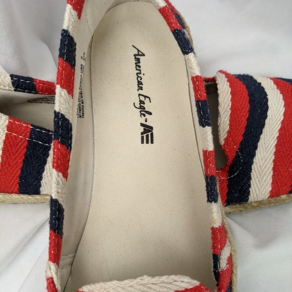 ☀️AEO espadrilles 9 red white blue flats - Picture 6 of 16